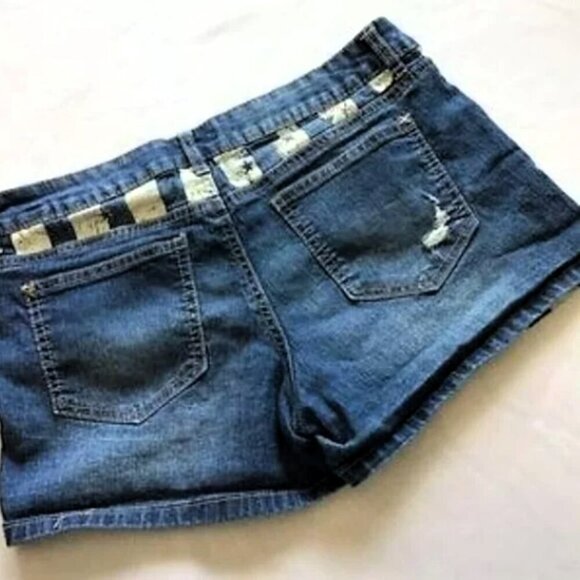 L.E.I ASHLEY LOW RISE STARS AND STRIPES JEAN SHORTS - Picture 4 of 5